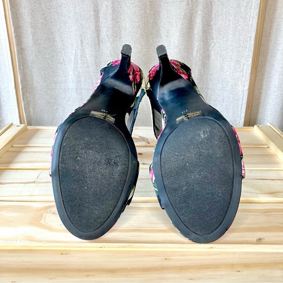 Guess Women’s Heels Open Toe Floral Sandals (G By Guess) Size 7 - Picture 6 of 6